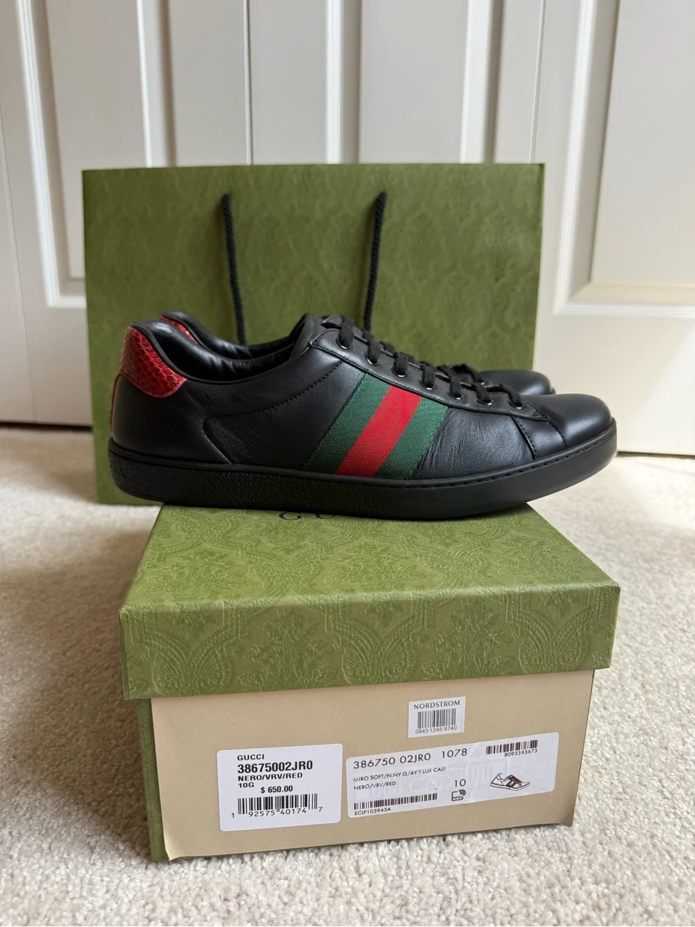 Gucci Black Leather Low-Top Sneakers with Red & Green Web